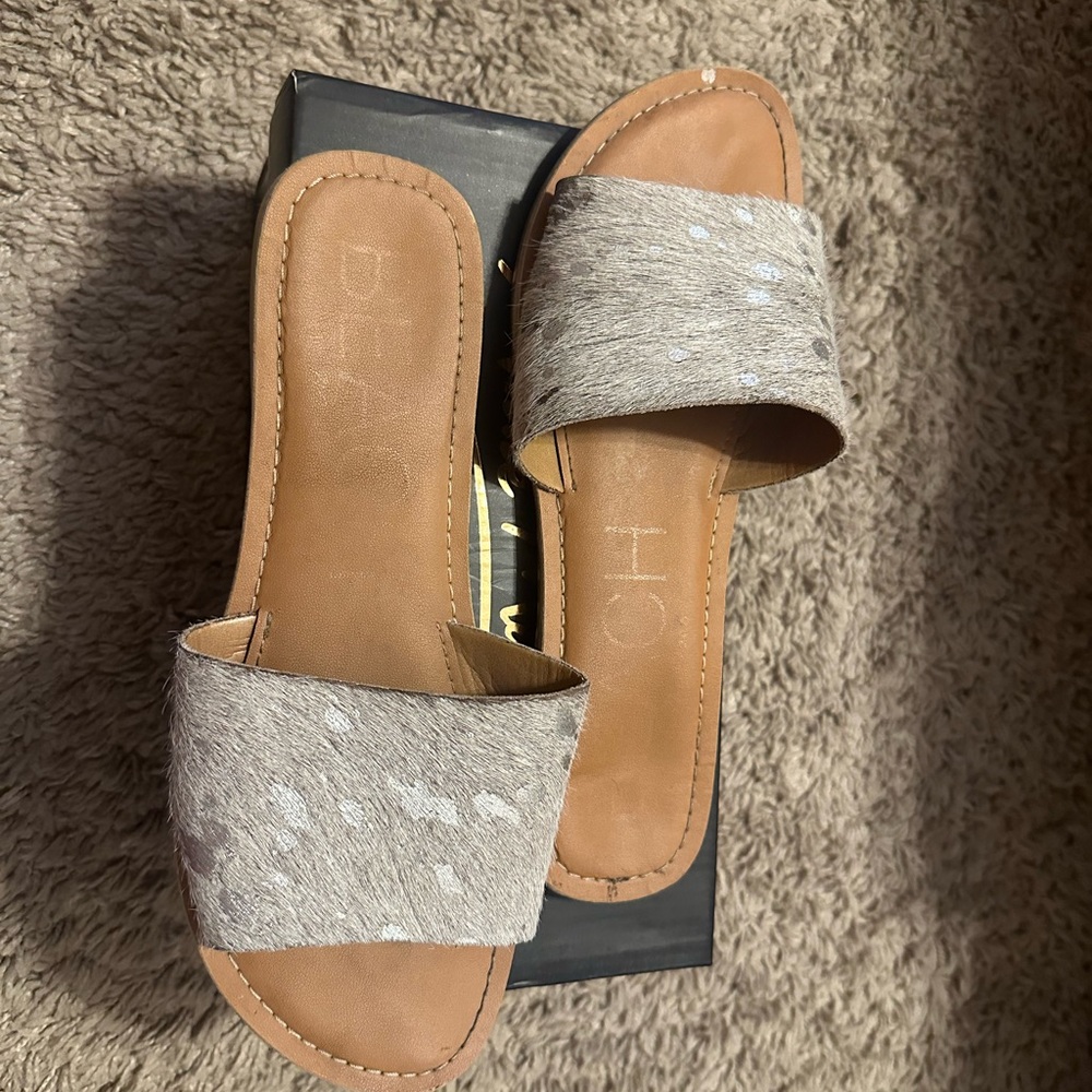 Tan and Cream Women's Slide Sandals